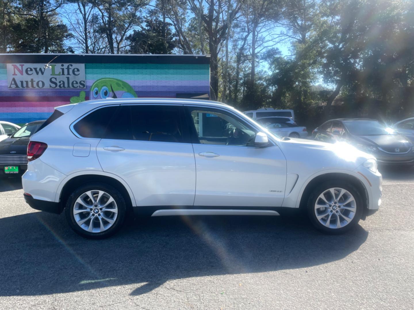 2014 WHITE BMW X5 XDRIVE35I (5UXKR0C54E0) with an 3.0L engine, Automatic transmission, located at 5103 Dorchester Rd., Charleston, SC, 29418-5607, (843) 767-1122, 36.245171, -115.228050 - Photo#7